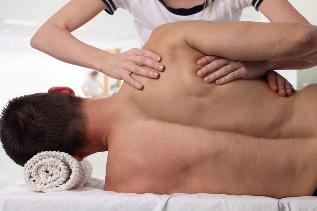 https://www.fysiofitt.nl/wp-content/uploads/2024/07/schouder-man-1024x683-osteopaat.jpg